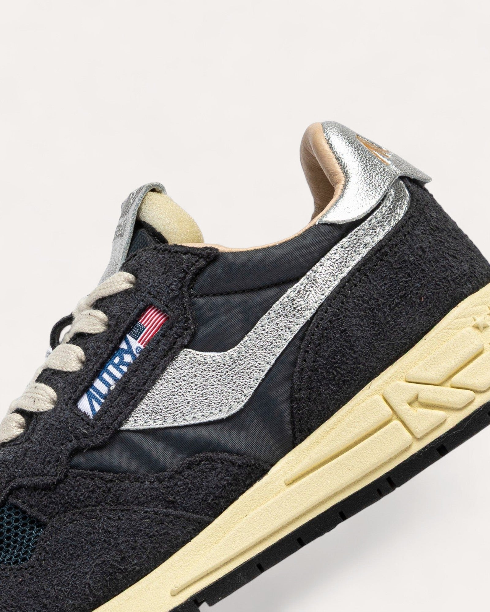 Autry Sneakers Reelwind Low MU03
