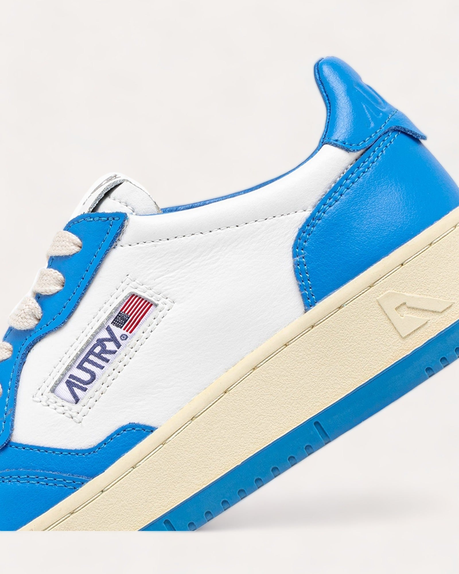 Autry Medalist Low Two-tone Leather Blue