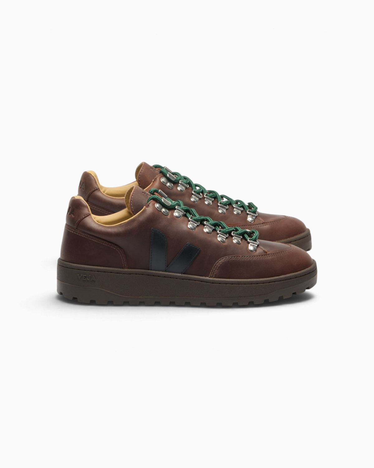 Veja Atlas Leather Agate Black