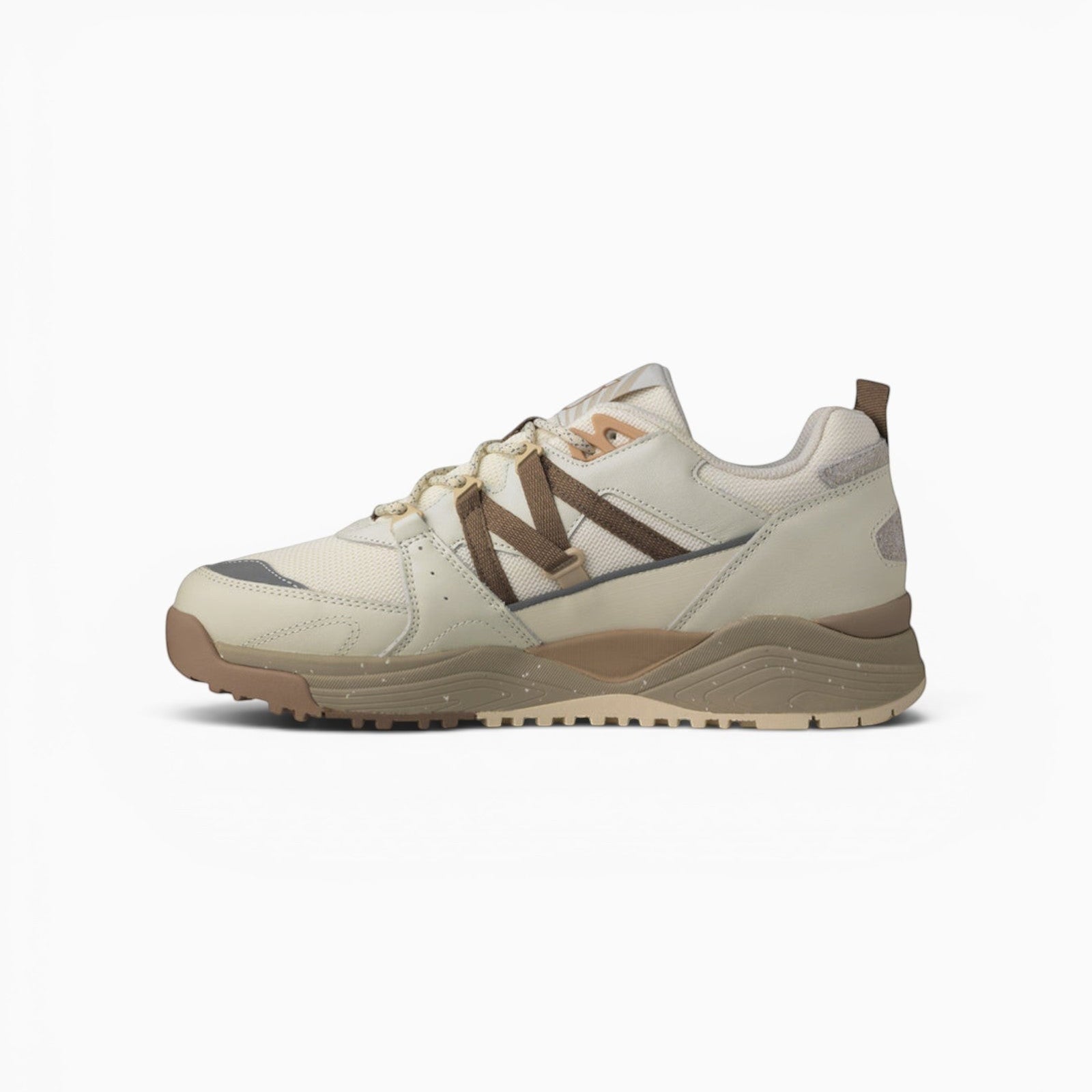 Sneaker Champ Libre Karhu Fusion XC blanc cassé et marron en cuir et mesh avec semelle crantée pour le trail