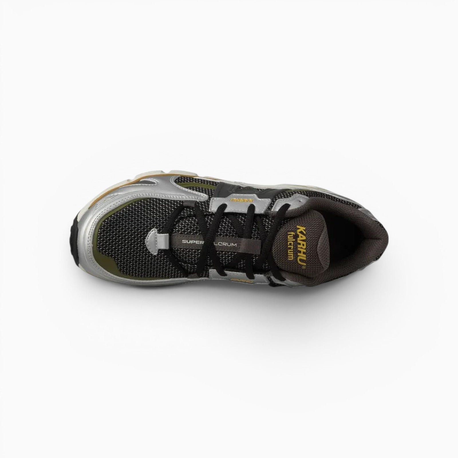 Vue de dessus de la basket unisexe Champ Libre Karhu Super Fulcrum en mesh gris argenté et détails techniques.