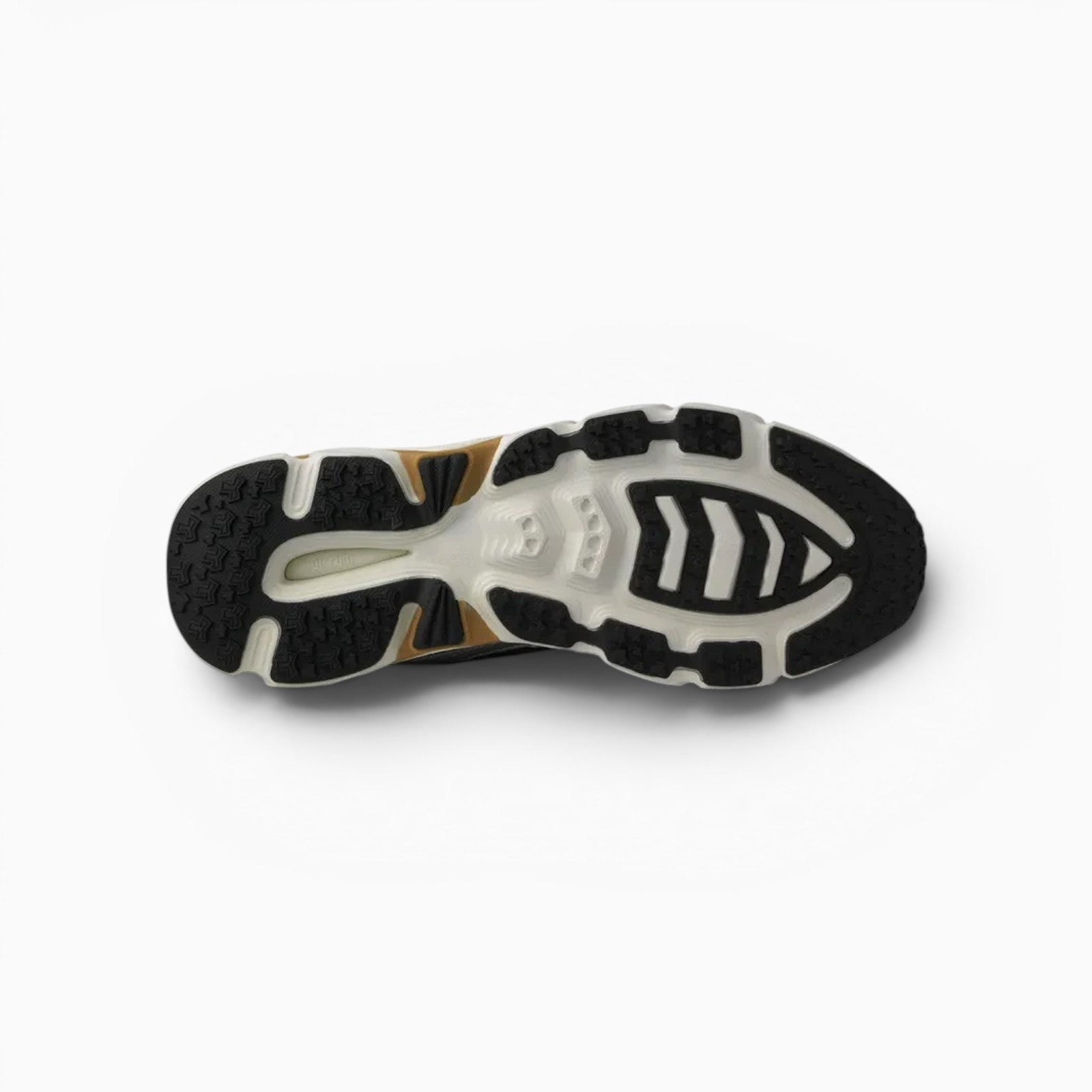 Semelle extérieure noire et crème de la basket Karhu Super Fulcrum chez Champ Libre avec motif en T pour l'adhérence