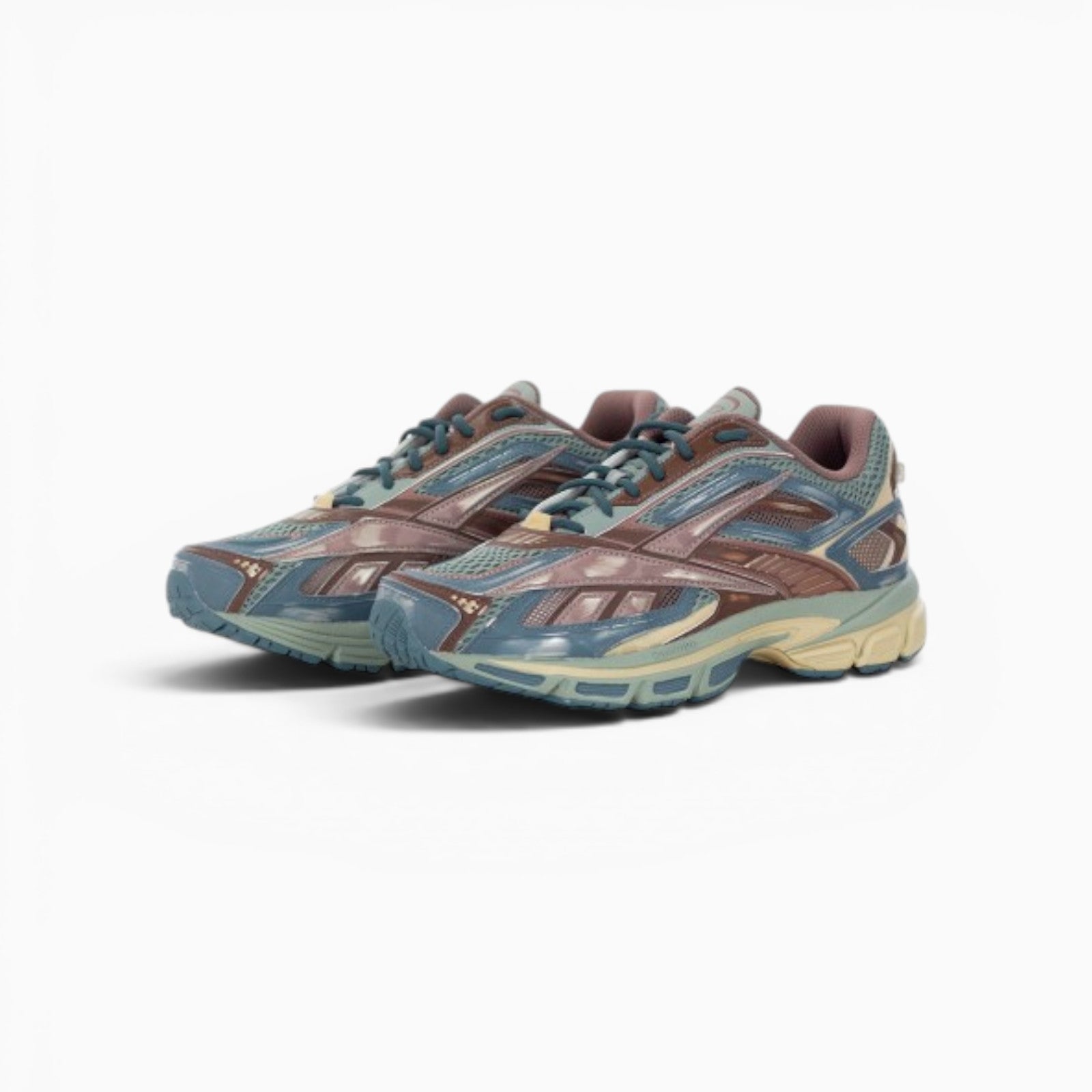 Baskets Champ Libre Reebok Premier Road Ultra en mesh gris, cacao et bleu nuit avec semelle technique stabilisatrice