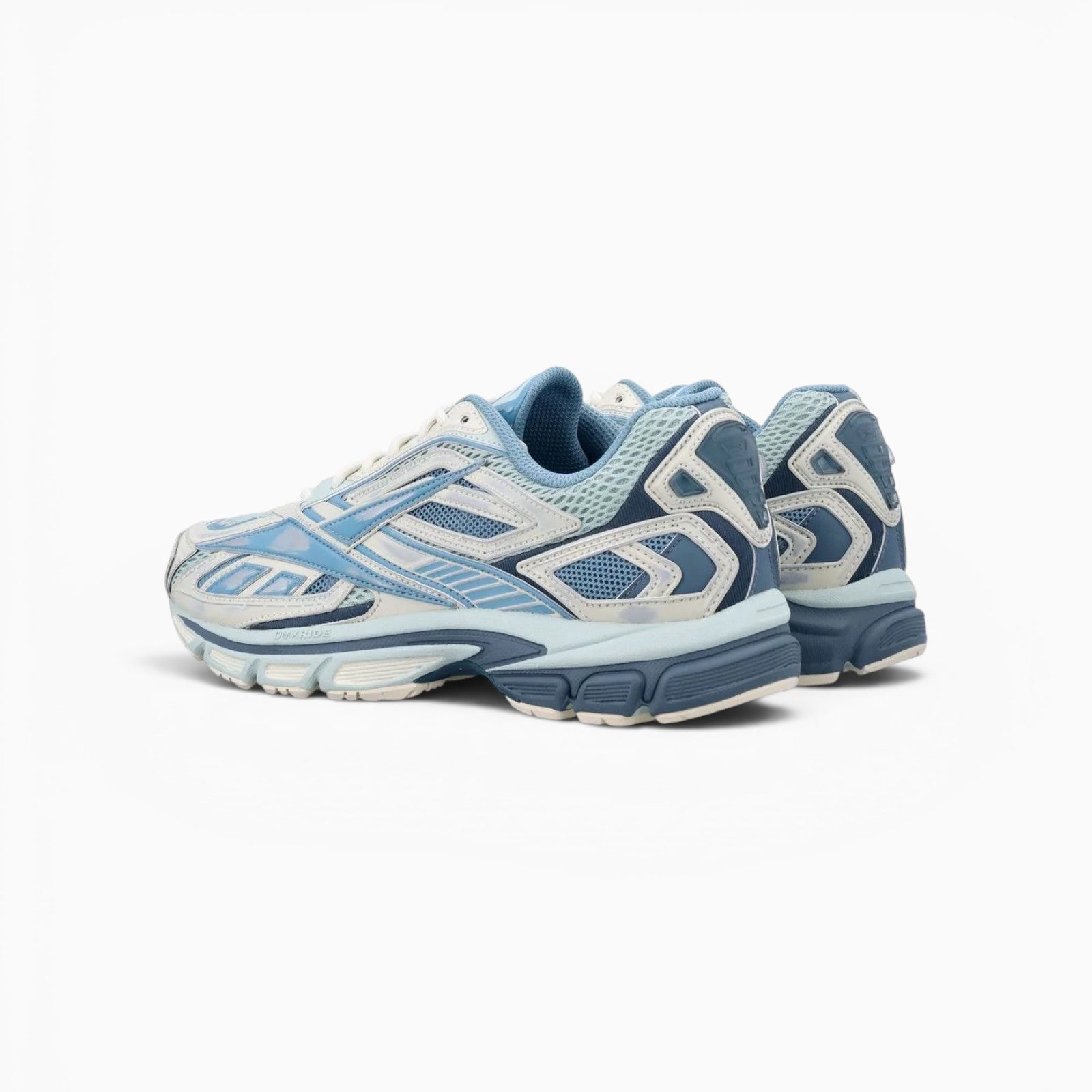 Baskets Reebok Premier Road Ultra bleu et blanc chez Champ Libre, vue arrière montrant le design technique et le mesh.