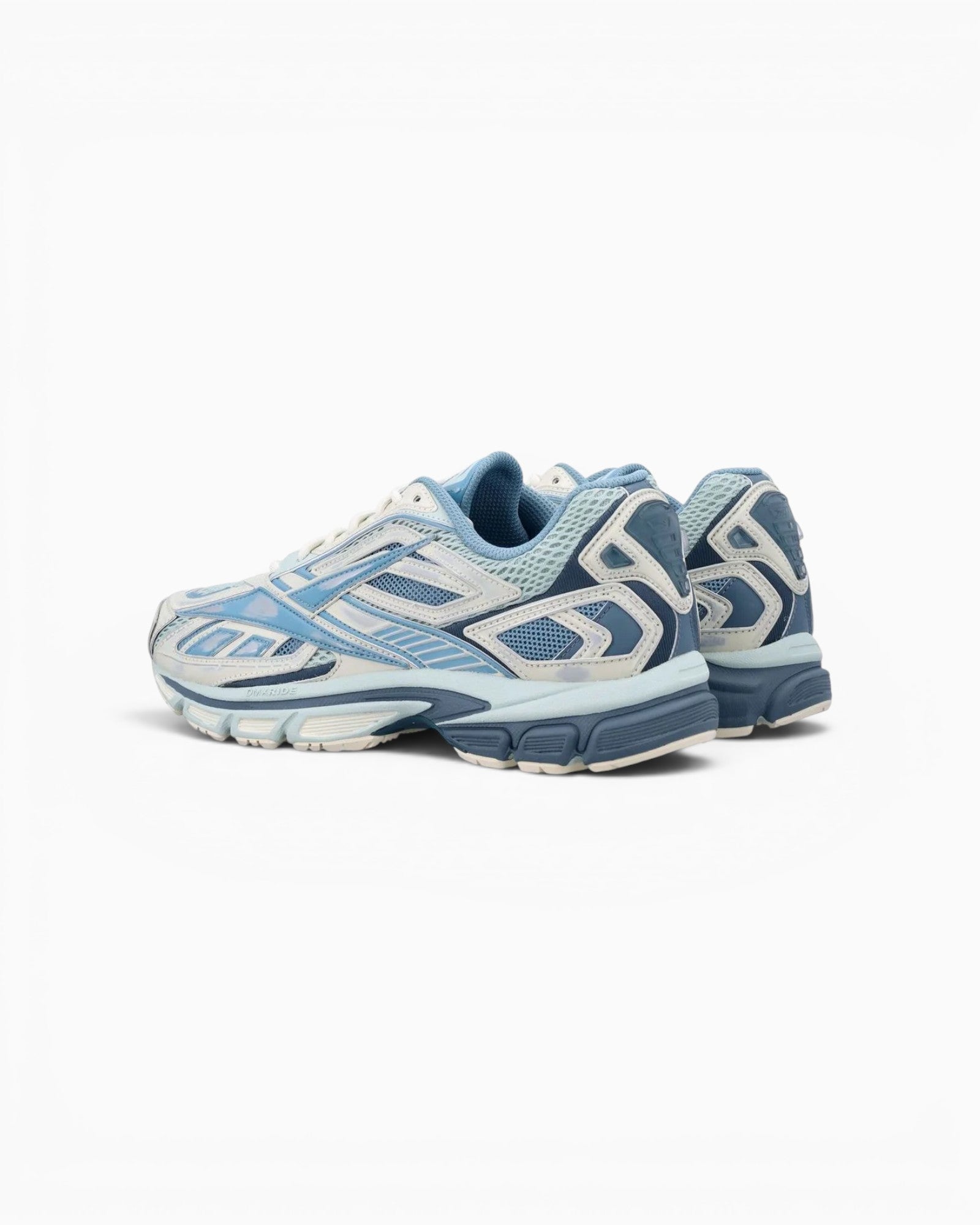 Baskets Reebok Premier Road Ultra bleu et blanc chez Champ Libre, vue arrière montrant le design technique et le mesh.