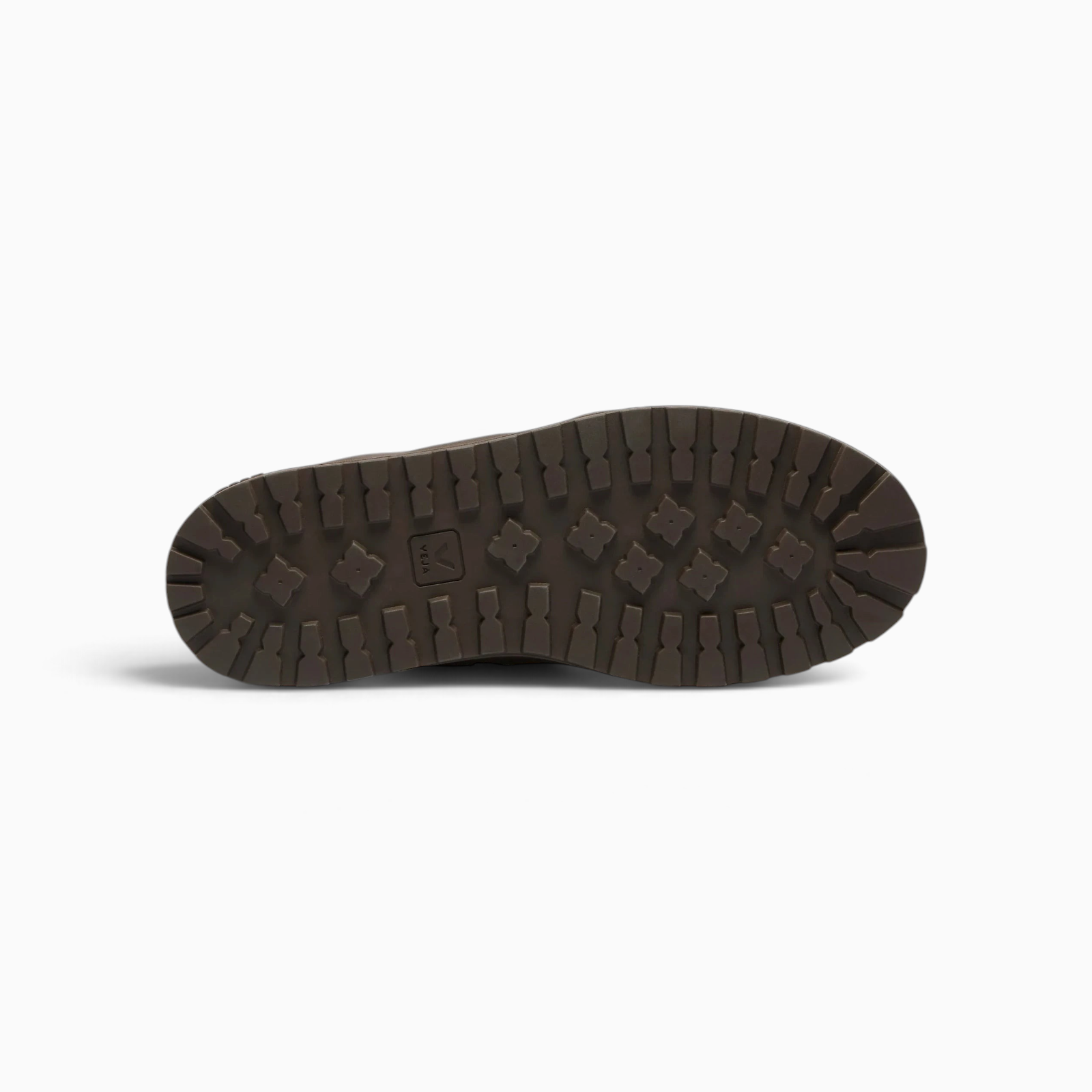 Semelle crantée marron robuste de baskets Champ Libre Veja, offrant une adhérence optimale pour un style urbain.