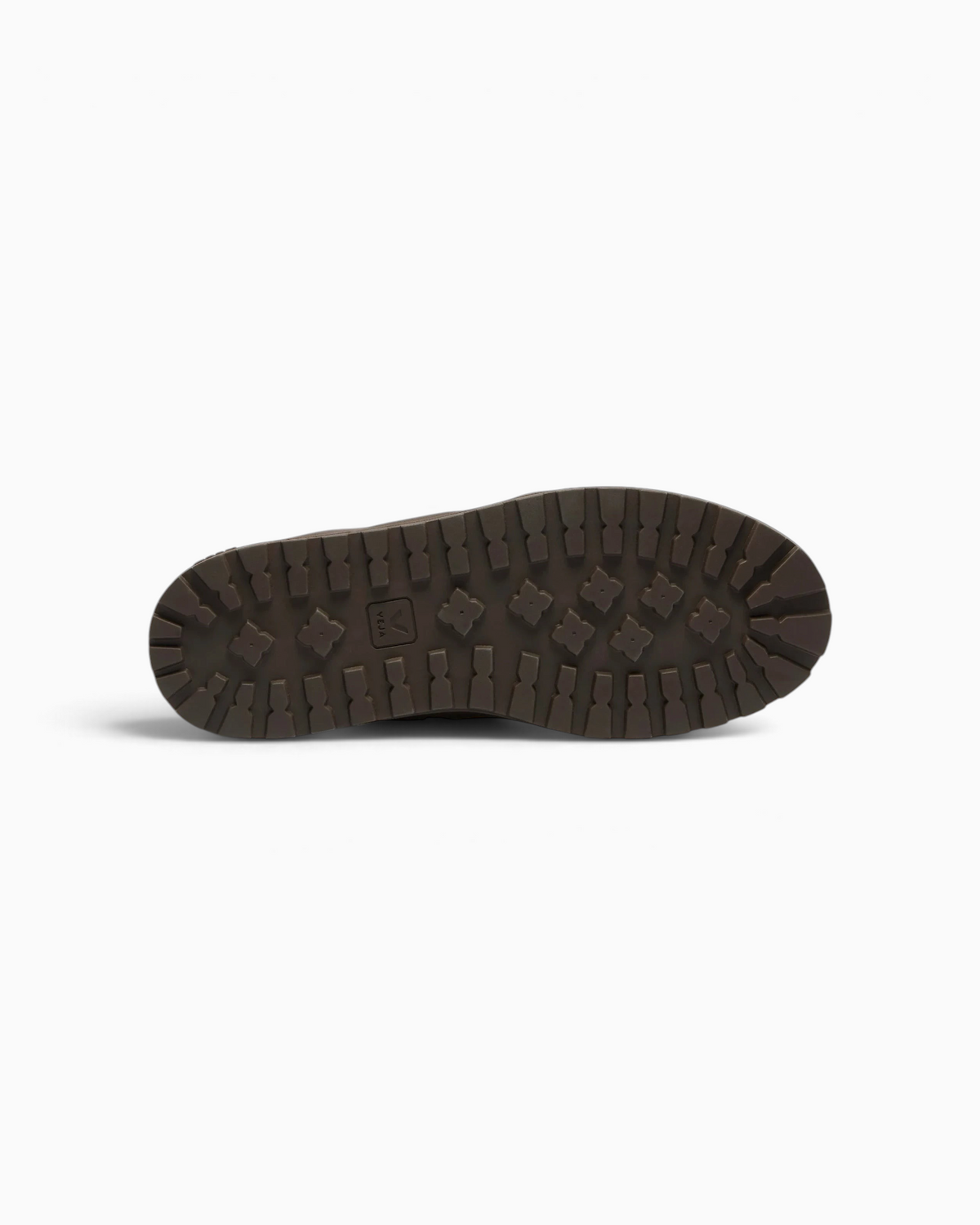 Semelle crantée marron robuste de baskets Champ Libre Veja, offrant une adhérence optimale pour un style urbain.