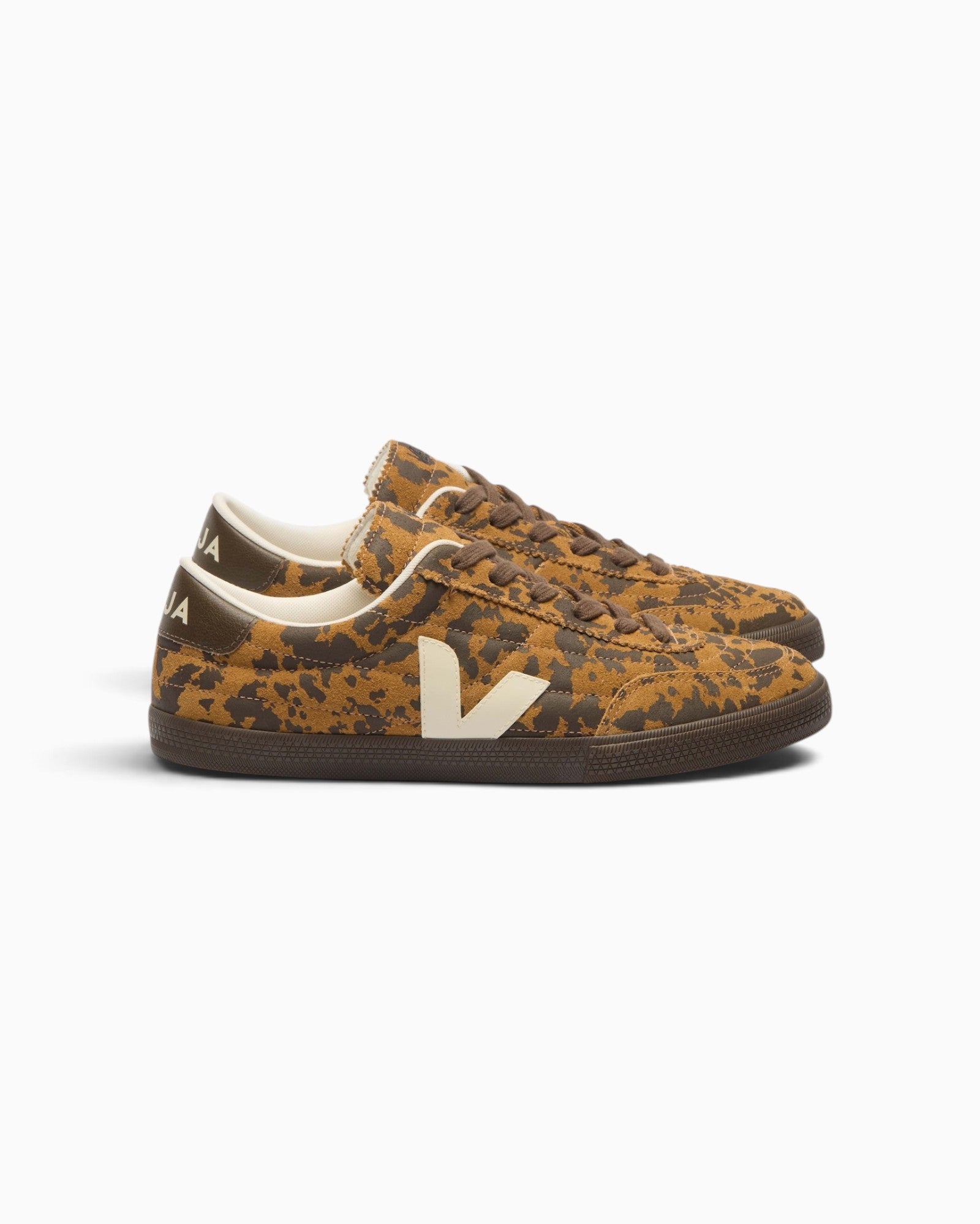 Veja Panenka Suede Camel Wild Country
