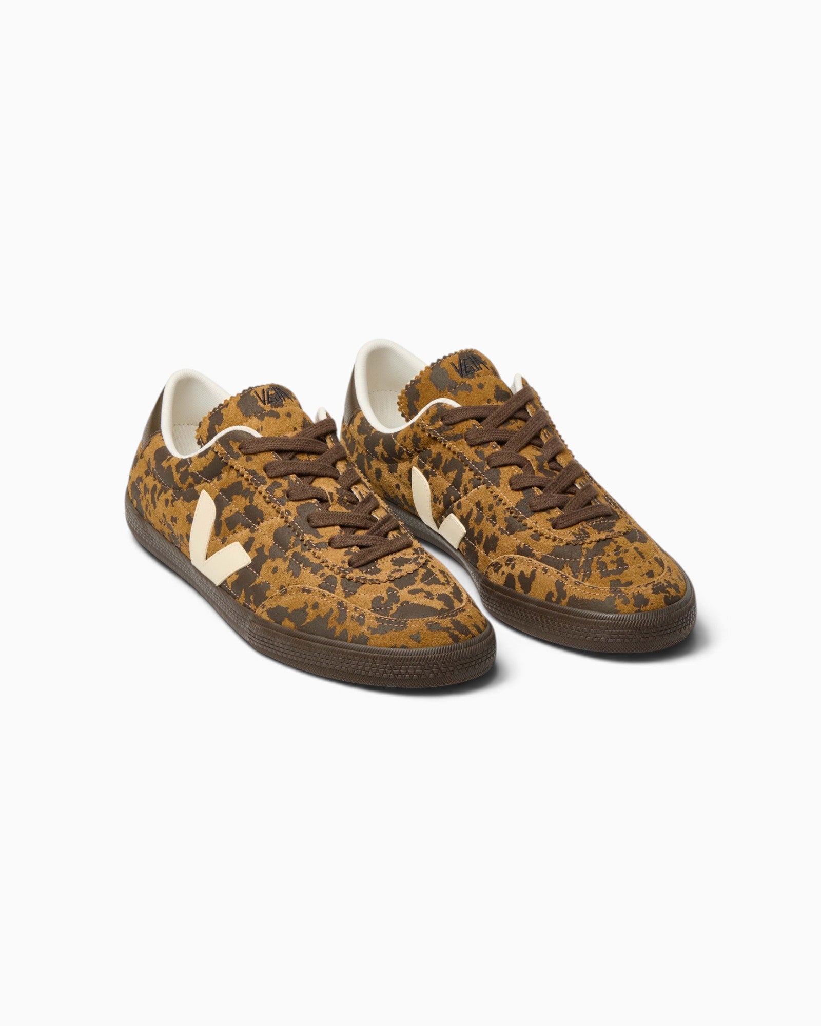 Veja Panenka Suede Camel Wild Country