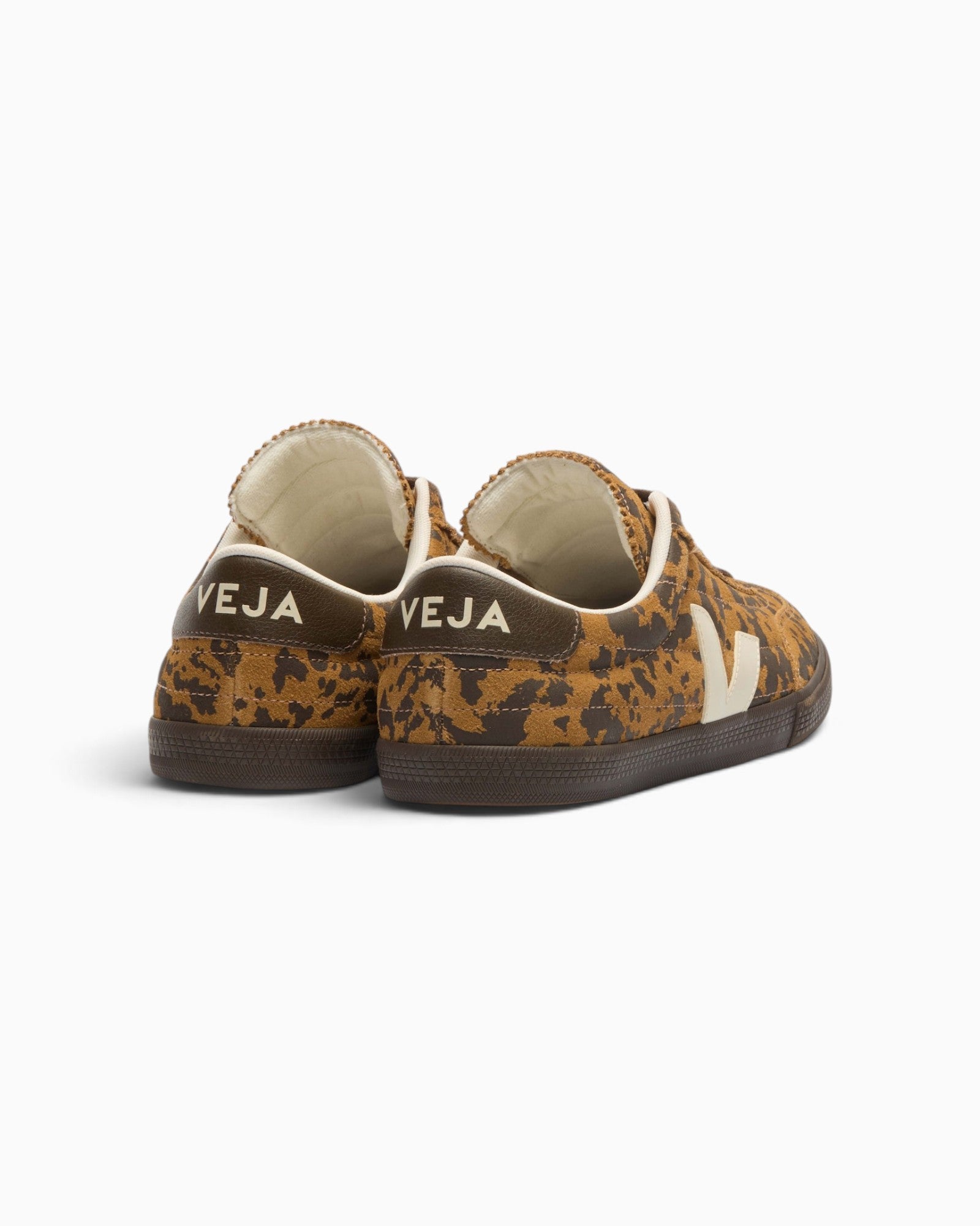 Veja Panenka Suede Camel Wild Country